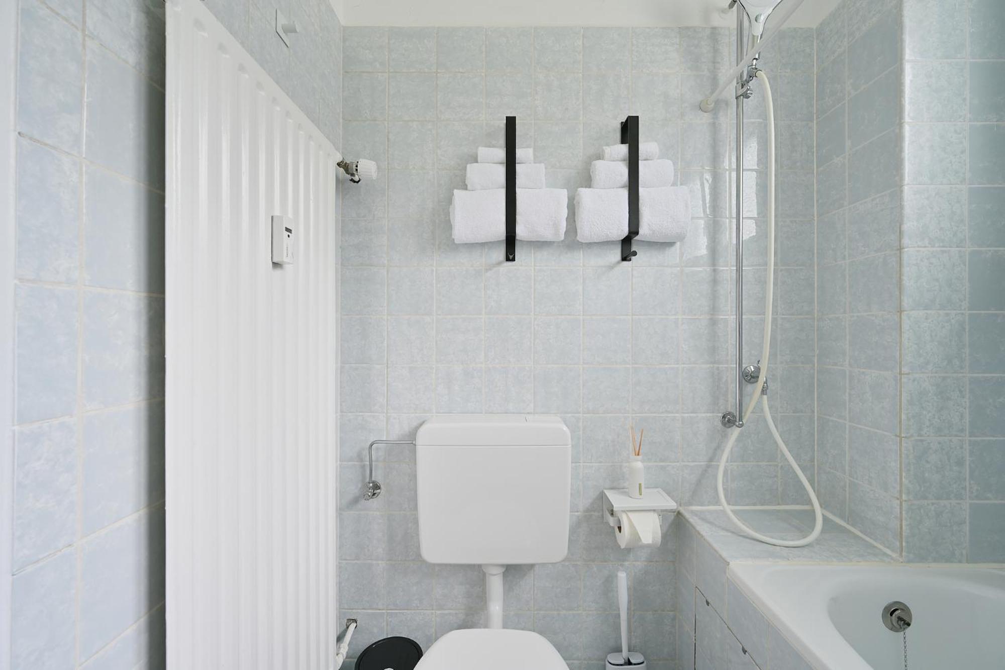 Beautiful And Stylish 1-Bedroom With Kitchen And King Size Bed Wuppertal Ngoại thất bức ảnh